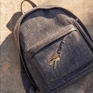 Beis The Everyday Backpack in Charcoal (Limited Edition)